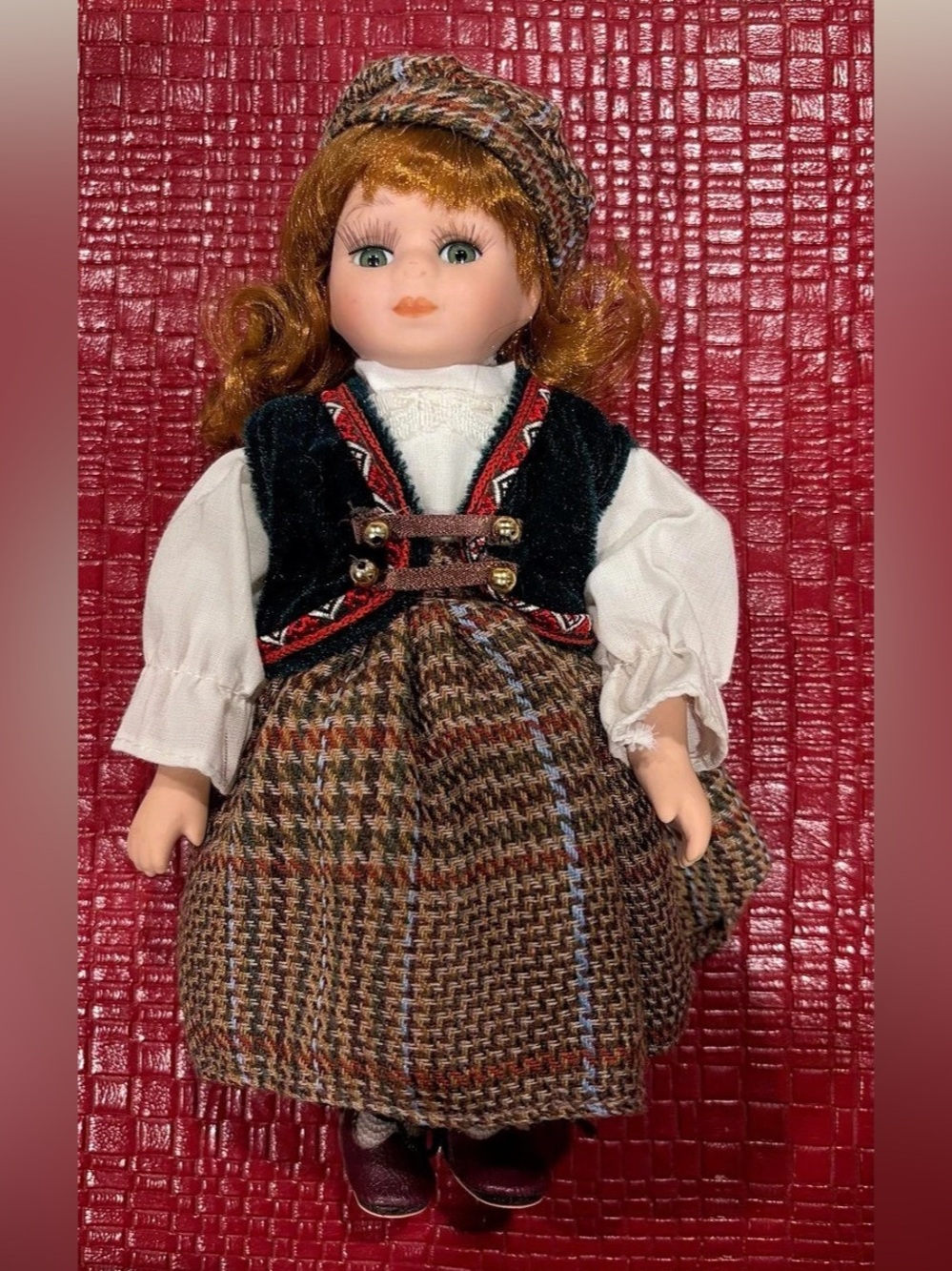 Porcelain Doll Barbara Lee Petite   Wales 8" Dolls Of The World No Box